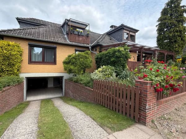 Immobilie in Glinde - Zweifamilienhaus in begehrter Lage von Glinde - Eigennutzung, Mehrgenerationen oder Kapitalanlage - Bild 0
