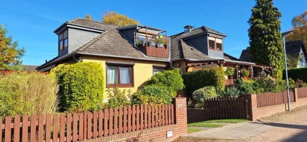 Immobilie in Glinde - Zweifamilienhaus in begehrter Lage von Glinde - Eigennutzung, Mehrgenerationen oder Kapitalanlage - Bild 1