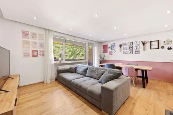 Immobilie in Ismaning - Attraktive 4-Zimmer-Wohnung mit Westbalkon in begehrter Lage von Ismaning-Süd - Bild 1