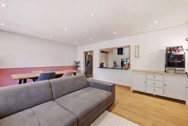 Immobilie in Ismaning - Attraktive 4-Zimmer-Wohnung mit Westbalkon in begehrter Lage von Ismaning-Süd - Bild 2