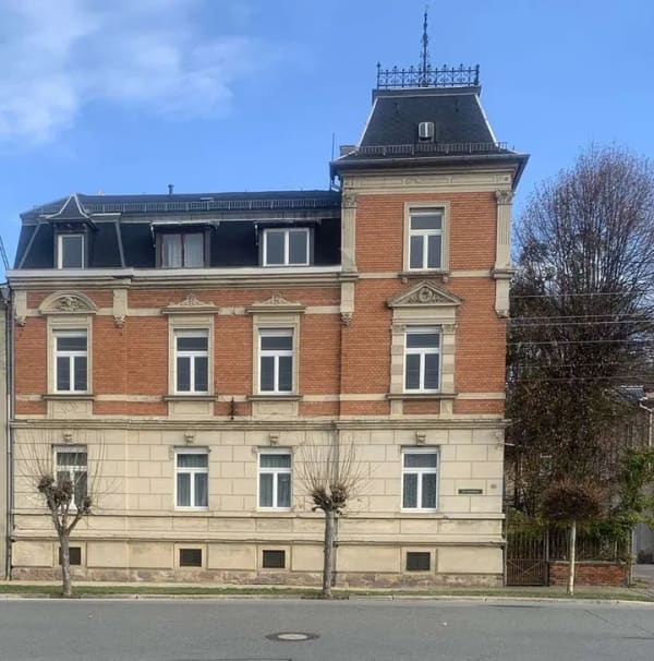 Immobilie in Meerane - Denkmalgeschütztes Mehrfamilienhaus mit 21 Zimmern – ca. 442 m² Wohnfläche – nur 179.000 € Meerane - Bild 0