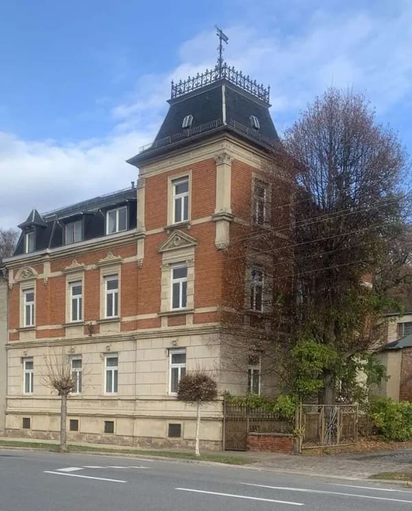Immobilie in Meerane - Denkmalgeschütztes Mehrfamilienhaus mit 21 Zimmern – ca. 442 m² Wohnfläche – nur 179.000 € Meerane - Bild 1