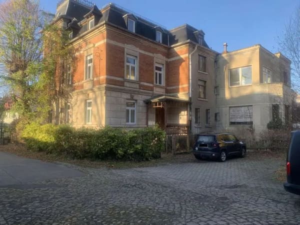 Immobilie in Meerane - Denkmalgeschütztes Mehrfamilienhaus mit 21 Zimmern – ca. 442 m² Wohnfläche – nur 179.000 € Meerane - Bild 2