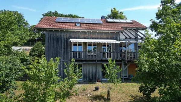 Immobilie in Jagsthausen - Charaktervolles Niedrigenergie-Holzhaus in ruhiger Aussichtslage - Bild 0