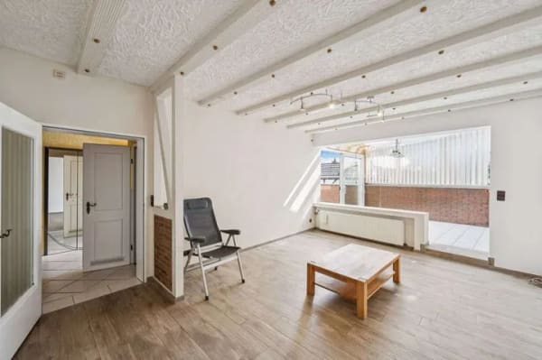 Immobilie in Bad Neuenahr-Ahrweiler - Einziehen und weitergestalten: Vielseitiges Wohnhaus mit Wintergarten und zwei Garagen - Bild 4