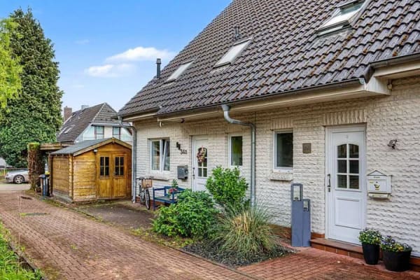 Immobilie in Barsbüttel - Familienglück vor den Toren Hamburgs – gepflegtes Reihenhaus mit sonnigem Garten - Bild 0