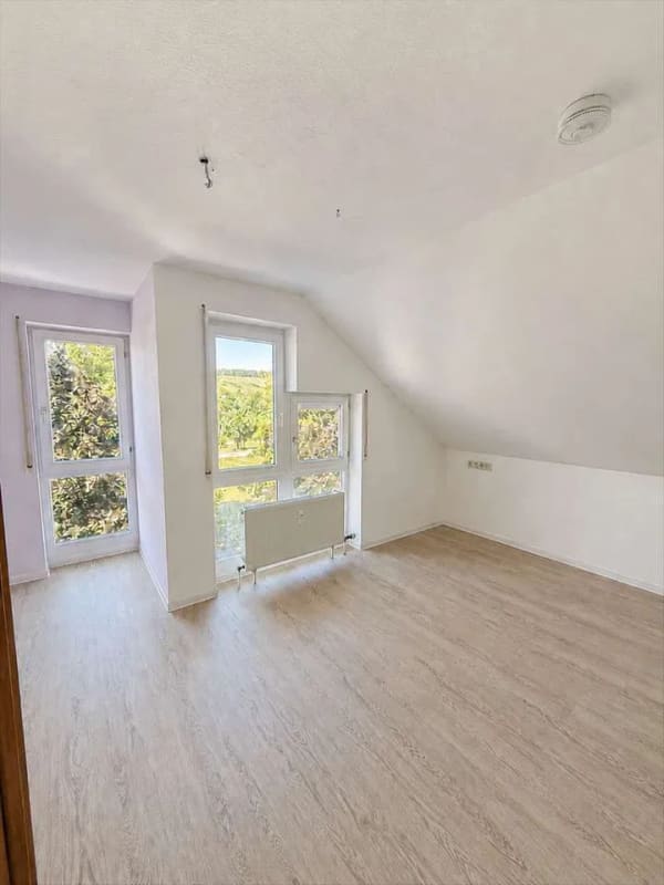 Immobilie in Obersulm - Attraktive 2,5-Zimmer-Wohnung mit Garage+Stellplatz & ausbaufähigem DG zu verkaufen! - Bild 1