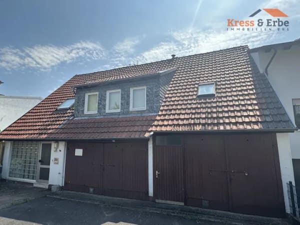 Immobilie in Schlüchtern - Wohnhaus mit Garage, Nebengebäuden und Entwicklungspotenzial in Schlüchtern-Stadt - Bild 0