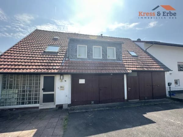 Immobilie in Schlüchtern - Wohnhaus mit Garage, Nebengebäuden und Entwicklungspotenzial in Schlüchtern-Stadt - Bild 1