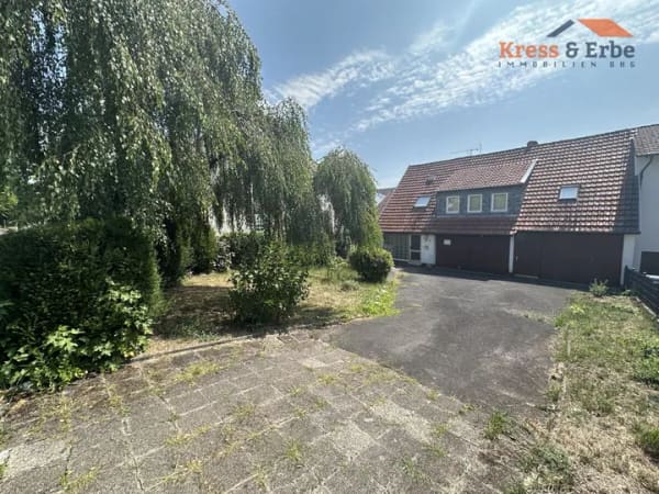 Immobilie in Schlüchtern - Wohnhaus mit Garage, Nebengebäuden und Entwicklungspotenzial in Schlüchtern-Stadt - Bild 2
