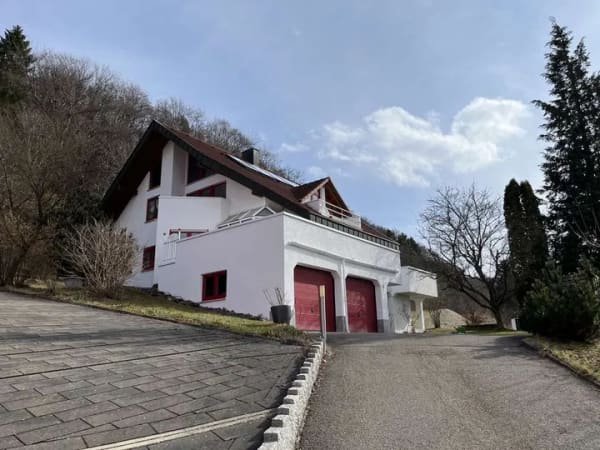 Immobilie in Dürbheim - Einfamilienhaus mit ELW ebenerdig - 230m2 - 1020m2 Grundstück - Gehobene Ausstattung Am Waldrand - Bild 0