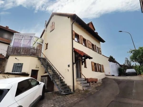 Immobilie in Wolfstein - Zweifamilienhaus mit Gestaltungspotential - Bild 1