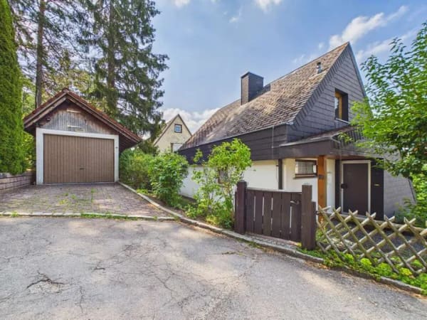Immobilie in St. Georgen im Schwarzwald - OPEN HOUSE - SA., 29.08.26 von 10-11 Uhr
Schwarzwald-Idylle: Bezugsfreies Haus in ruhiger Lage - Bild 1