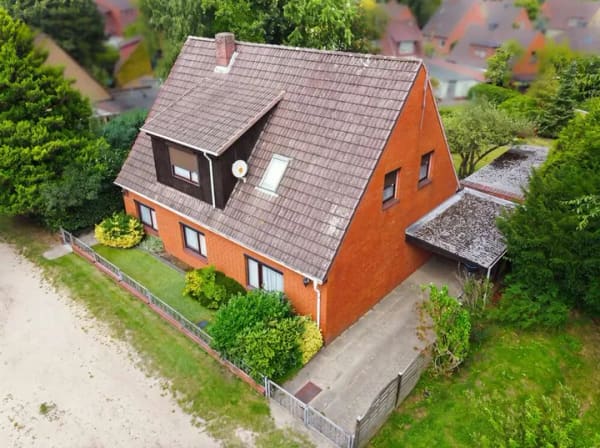 Immobilie in Heide - Großzügiges, sanierungsbedürftiges EFH mit ELW und Potenzial in ruhiger, zentraler Lage von Heide - Bild 0