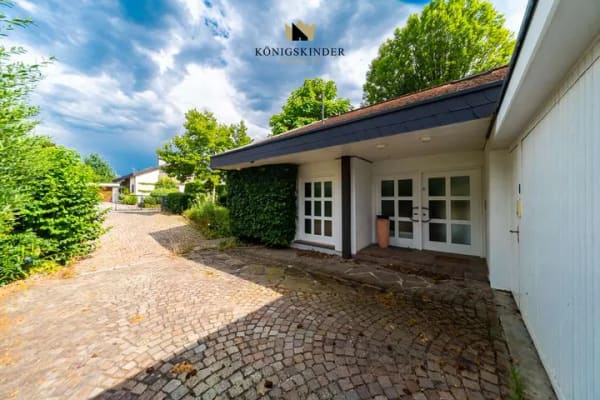 Immobilie in Notzingen - Großzügiges Wohnen, außergewöhnliche Architektur und viel Raum für eigene Ideen - Bild 2
