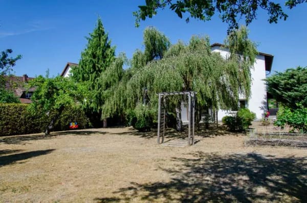 Immobilie in Schnaittenbach - Wohnen mit viel Freiraum: Großzügiges Wohnhaus auf 1.313 m² Grundstück mit weitläufigem Garten - Bild 2
