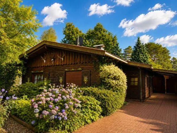 Immobilie in Wiefelstede - Ferienhaus am Bernsteinsee – Urlaubsglück nur wenige Schritte vom Wasser entfernt - Bild 1