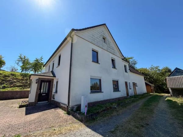 Immobilie in Mittelhof - Perfekt für Handwerker: Renovierungsbedürftiges Einfamilienhaus mit großem Garten! - Bild 1