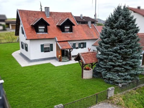 Immobilie in Mengkofen - Bezugsfreies Wohnhaus in ruhiger Lage von Mengkofen - Bild 0