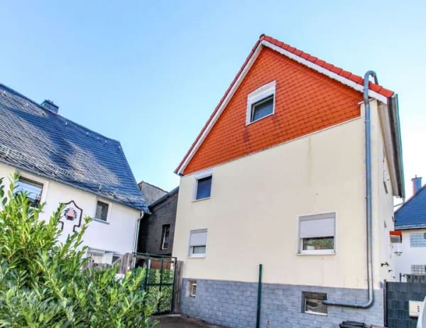 Immobilie in Mengerskirchen - Gepflegtes Wohnhaus im Ortskern von Mengerskirchen  - Bild 1