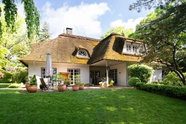 Immobilie in Kirchlinteln - Landhausanwesen mit Reetdachcharme und Naturgrundstück - Bild 0