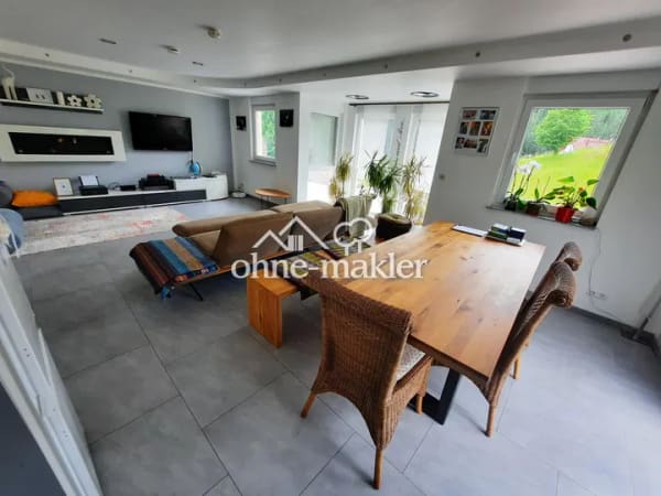 Immobilie in Vöhrenbach - Modernes Effizienzhaus (16 kWh/m²a) - Wohnen, Arbeiten und/oder Vermieten - unverbaubare Aussicht - Bild 4
