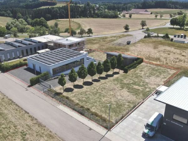 Immobilie in Adelmannsfelden - *** Modernes Bürogebäude mit 2.244 m² Grundstück, Tiefgarage, Lager, Werkstatt *** - Bild 3