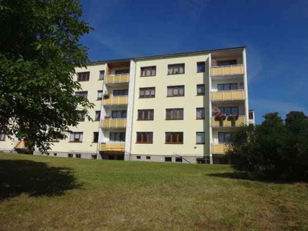 Immobilie in Oelsnitz/Vogtland - Zweiraumwohnung mit einem schönen Ausbli - Bild 1