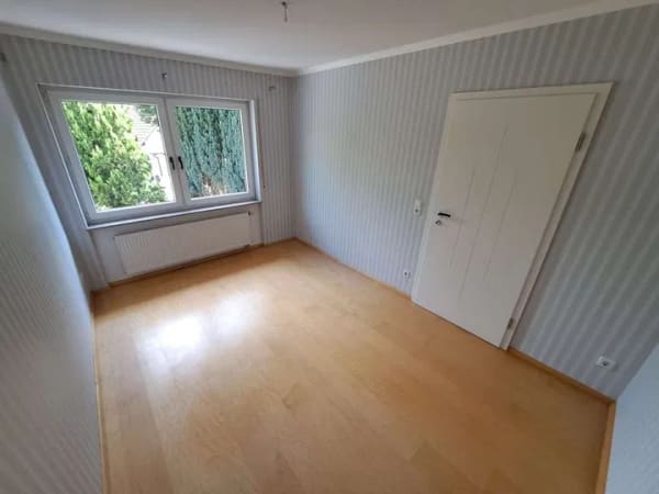 Immobilie in Sternenfels - Sonniges, großzügiges Zweifamilienhaus mit Einliegerwohnung in wundervoll ruhiger Wohnlage - Bild 4
