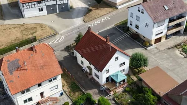Immobilie in Laupheim - Einfamilienhaus mit Charme & 1.064 m² Grundstück in Laupheim - Bild 0