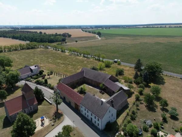 Immobilie in Jessen (Elster) - Jessen: Großzügiger 4-Seithof mit historischem Charme und viel Platz in naturnaher Lage - Bild 2