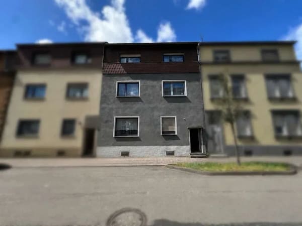 Immobilie in Völklingen - Mehrfamilienhaus mit 3 Wohneinheiten – interessante Kapitalanlage - Bild 0