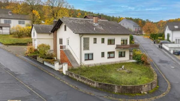 Immobilie in Eußenheim - Viel Raum für Ideen – Zweifamilienhaus mit großem Ausbaupotenzial und Werkstatt-/Ausbaureserve - Bild 1