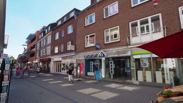 Immobilie in Emmerich am Rhein - Zentral in der Fußgängerzone in Emmerich liegt diese Whg im 1. Og eines Wohn/Geschäftshauses - Bild 0
