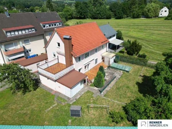 Immobilie in Altdorf bei Nürnberg - Großzügiges Wohnhaus mit ca. 190 m² Wohnfläche, zwei Wohneinheiten und 1.000 m² Grundstück - Bild 0