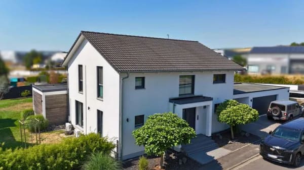 Immobilie in Kefenrod - Modernes Einfamilienhaus mit smarter Technik und großzügigem Garten erleben - Bild 0
