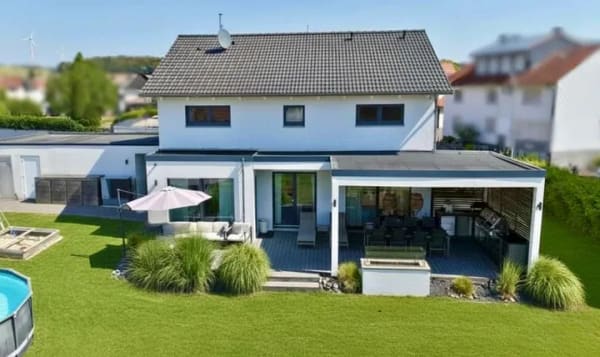Immobilie in Kefenrod - Modernes Einfamilienhaus mit smarter Technik und großzügigem Garten erleben - Bild 2