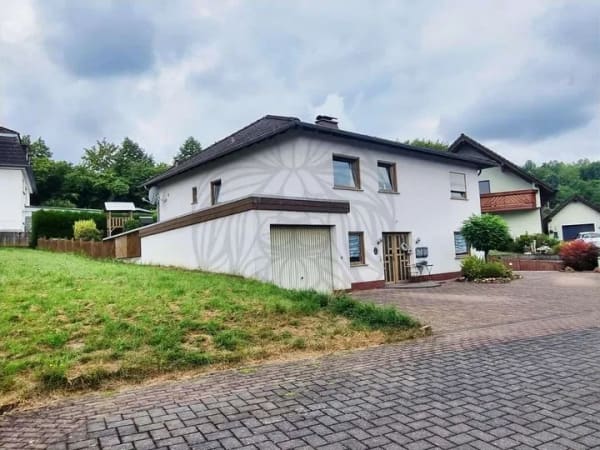 Immobilie in Nentershausen - Nentershausen: Gepflegtes Wohnhaus mit ELW in ruhiger Lage mit  Garage und schönem Areal - Bild 0