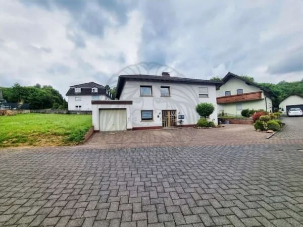 Immobilie in Nentershausen - Nentershausen: Gepflegtes Wohnhaus mit ELW in ruhiger Lage mit  Garage und schönem Areal - Bild 3