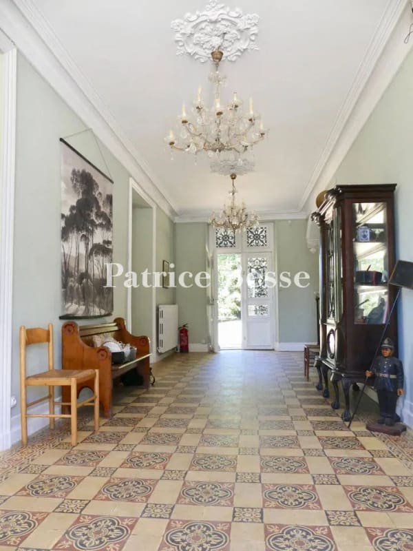 Immobilie in Kandern - An elegant manor, with a holiday cottage, outbuildings and grounds, overlooking the Sèvre River valley and the small town of Saint-Maixent-l'Ecole - r - Bild 2