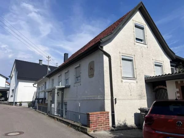 Immobilie in Giengen an der Brenz - am Ortsrand von Burgberg ruhig gelegene, renovierungsbedürftige Doppelhaushälfte zu verkaufen. - Bild 0