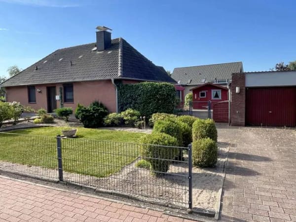 Immobilie in Wasbek - Aus 1. Hand - gepflegter Walmdachbungalow im schönen Wasbek - Bild 1