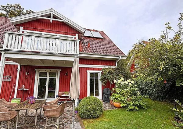 Immobilie in Kuddewörde - Original Eksjöhus-Schwedenhaus mit Kachelofen - Bild 1