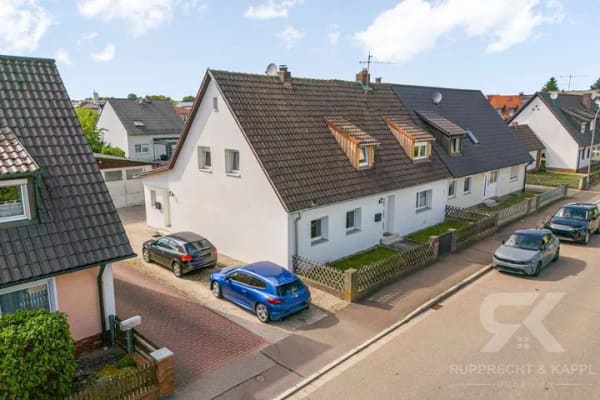 Immobilie in Schwarzenfeld - Hochwertig renoviert, vielseitig nutzbar - Zweifamilienhaus mit zwei modernen Maisonette-Wohnungen - Bild 0