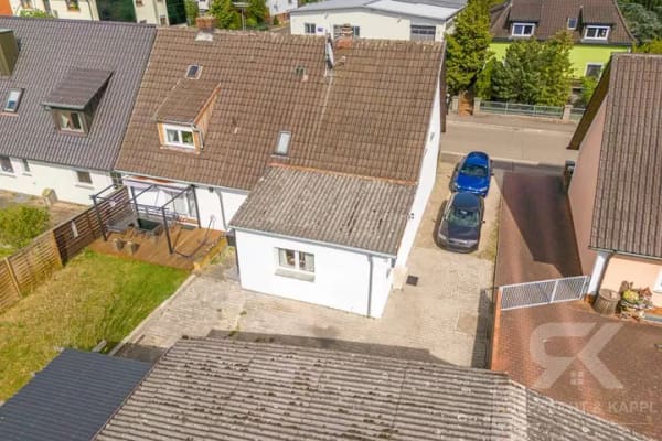 Immobilie in Schwarzenfeld - Hochwertig renoviert, vielseitig nutzbar - Zweifamilienhaus mit zwei modernen Maisonette-Wohnungen - Bild 1