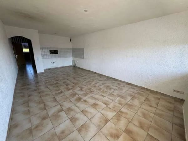 Immobilie in Kandel - PROVISIONSFREIE Helle 2-Zimmer-Wohnung mit Sonnen-Loggia, Aufzug & solider Rücklagenbasis in Kandel  - Bild 1