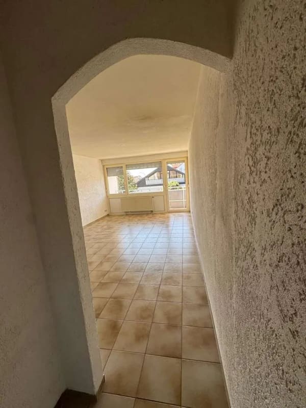 Immobilie in Kandel - PROVISIONSFREIE Helle 2-Zimmer-Wohnung mit Sonnen-Loggia, Aufzug & solider Rücklagenbasis in Kandel  - Bild 3