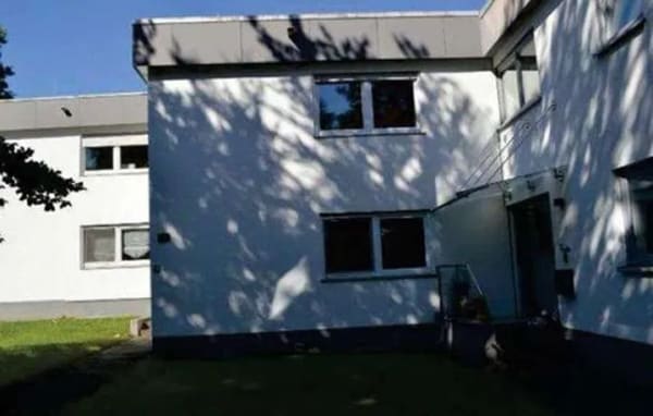 Immobilie in Enkenbach-Alsenborn - Wohnhaus mit Garage - Veräußerung im Höchstbieterverfahren - Bild 0