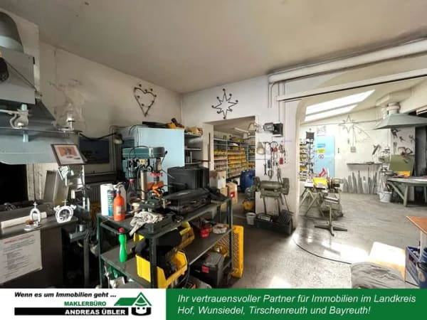 Immobilie in Wunsiedel - Zweifamilienhaus mit Werkstatt und angrenzendem Lagerhaus - Bild 1