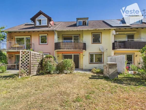 Immobilie in Coburg - Juwel im Schlummerzustand: Reihenmittelhaus mit Garten, Garage & viel Potenzial in Coburg-Mitte - Bild 0